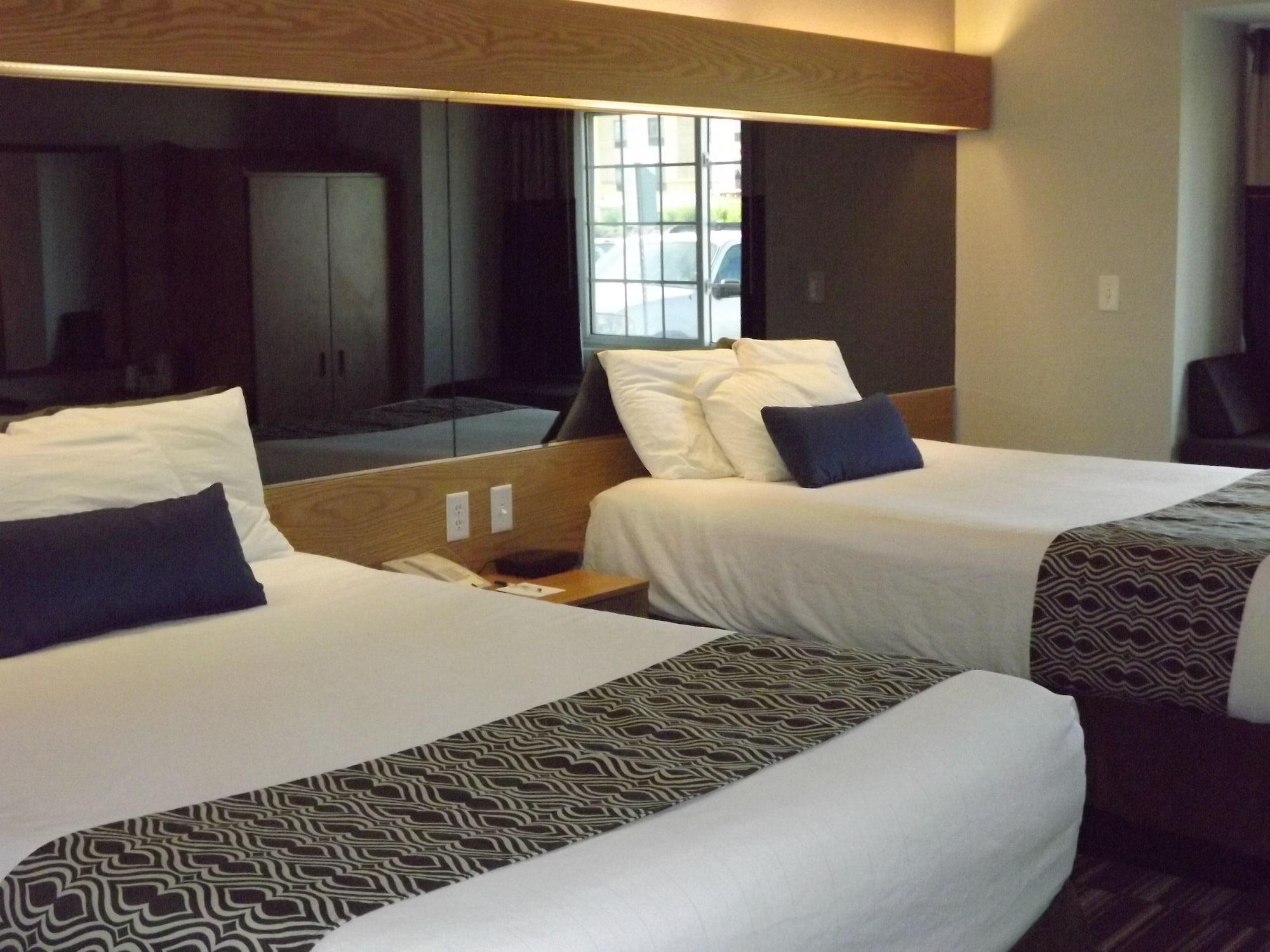 Microtel Inn And Suites - Ames Eksteriør bilde
